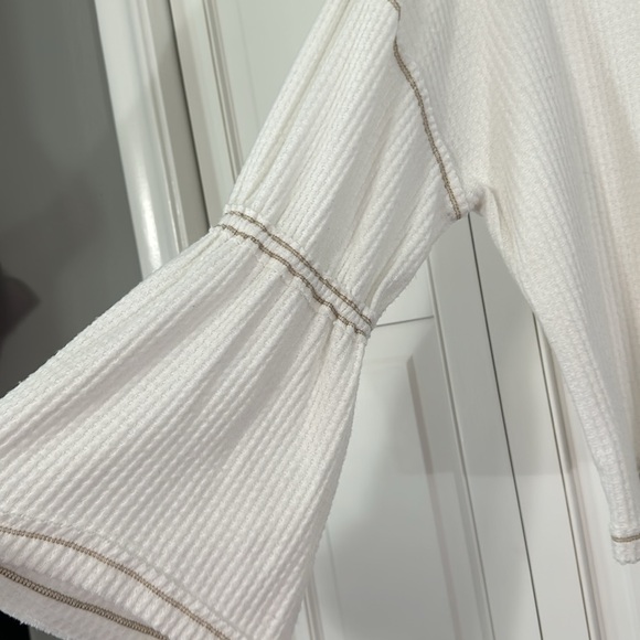 Women’s Elan top size medium - Picture 3 of 5